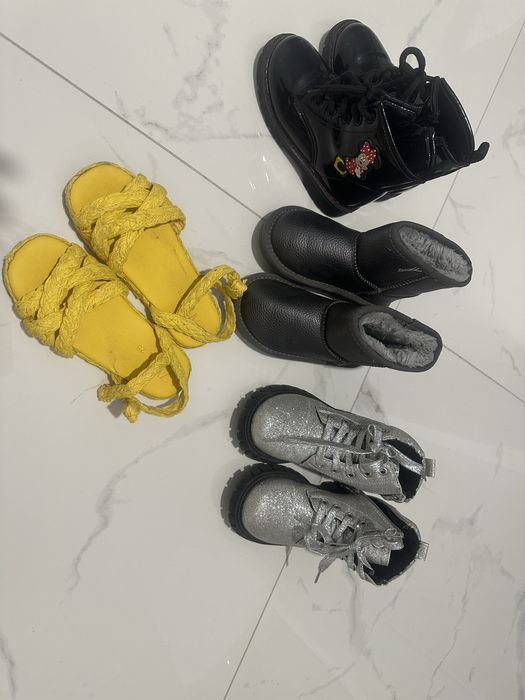 Ugg, ghetute  minnie , ghetute argintii  marimea 27