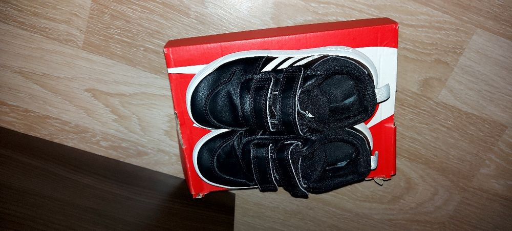 маратонки Адидас