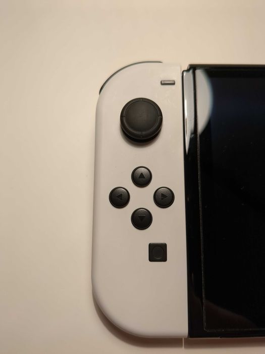 Nintendo Switch OLED полный комплект + оригинальный чехол