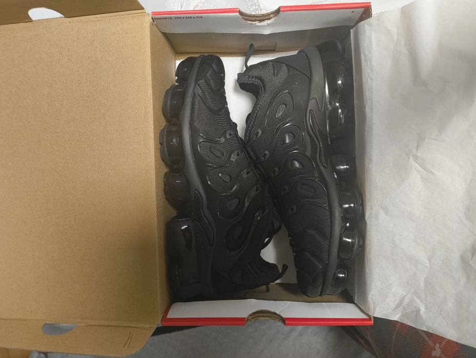 Обувки Nike Air Vapormax Plus ,43 ,НОВИ