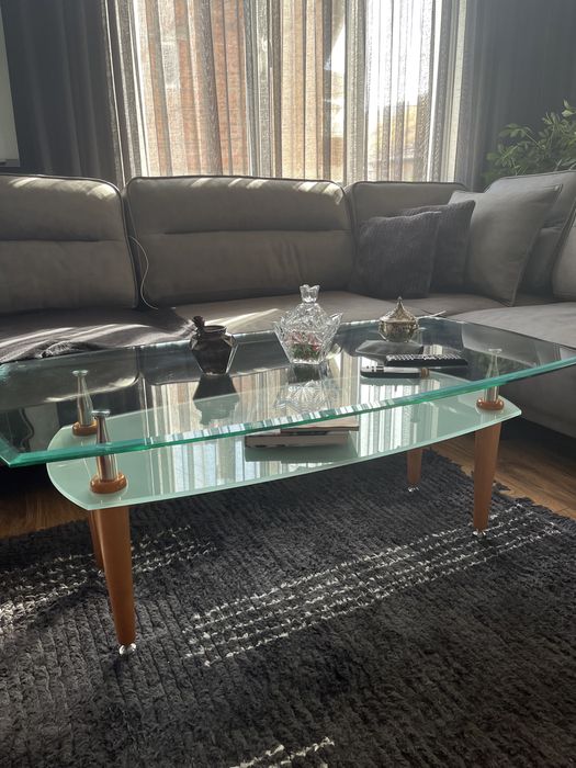 Холна маса с дървени крака