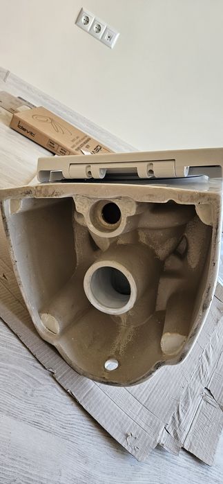 Тоалетна чиния RIMLESS