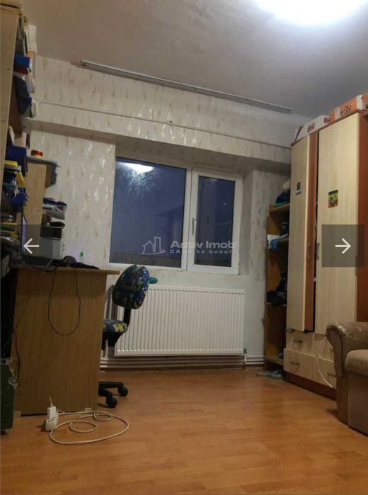 Vand apartament  cu 2 camere decomandat