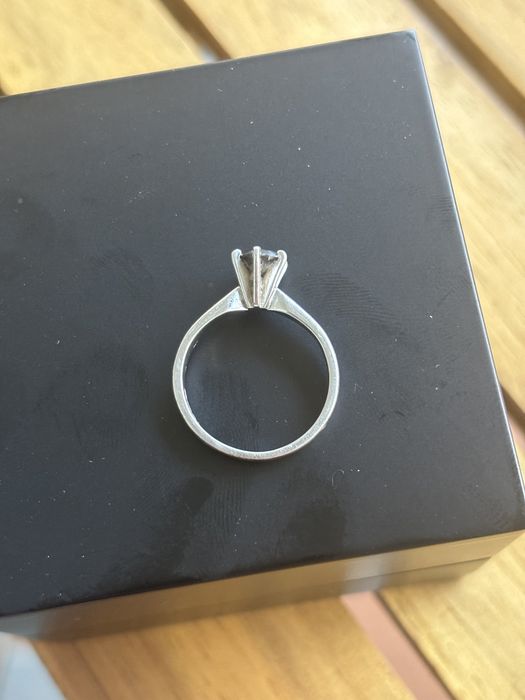 Inel cu diamant negru din platina
