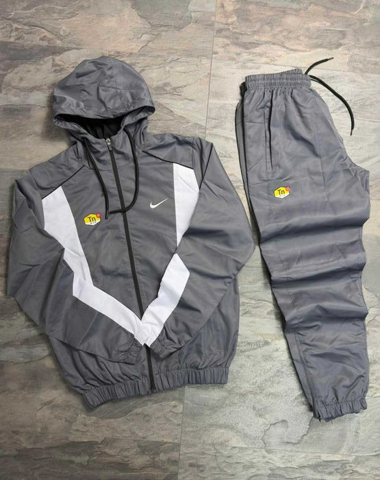 Модерен мъжки шушляков екип/анцуг NIKE – стил, комфорт и спортна визия за всеки ден!