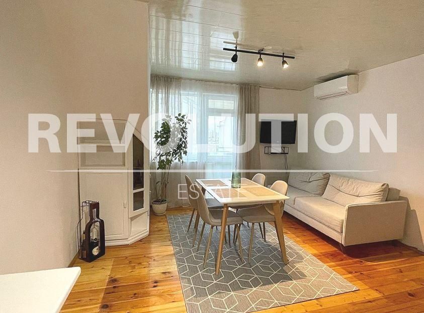 Дава се под наем Тристаен апартамент в Варна, Левски - 70 кв.м за 648.21 € - Снимка #2