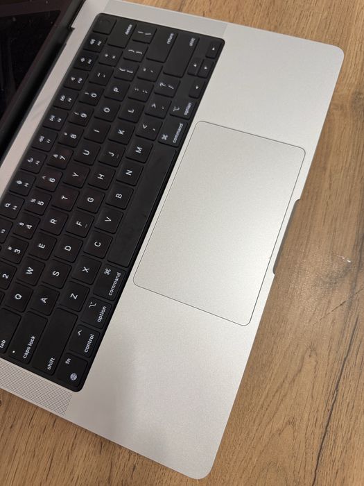 Продам Macbook Pro 14.2” M4 Pro (12 CPU, 16 GPU), 24 Gb, 512Gb Silver