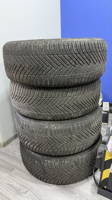Продаю шины hankook 235/50z/R19