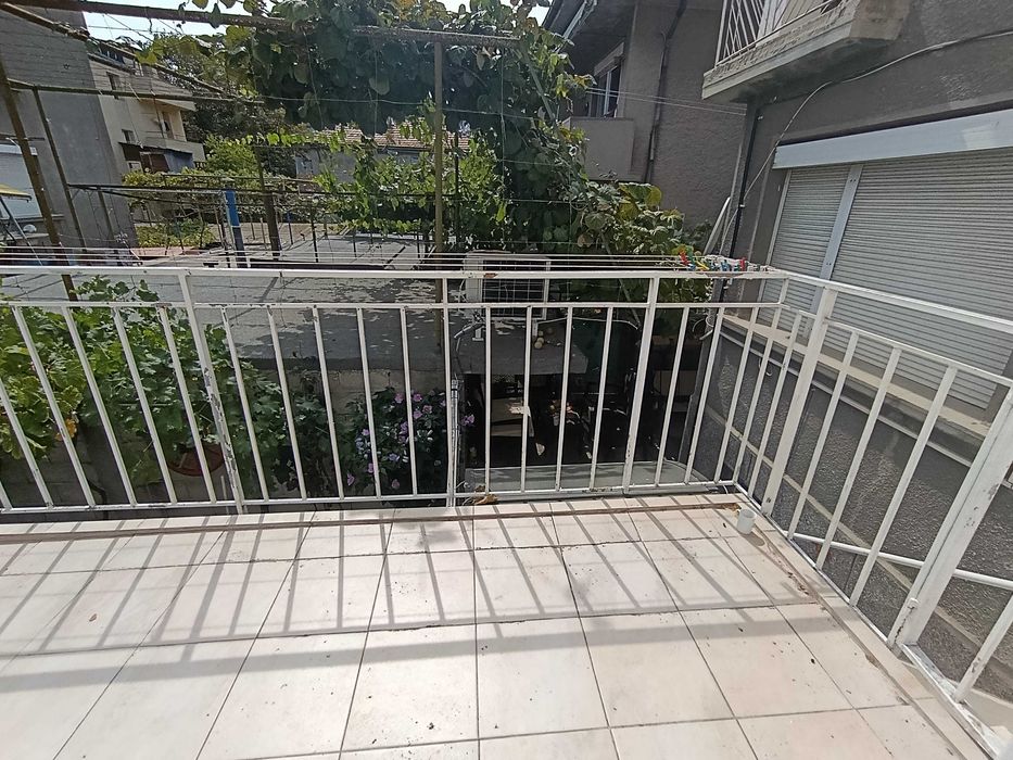 Дава се под наем Тристаен апартамент в Варна, Базар Левски - 70 кв.м за 510 € - Снимка #2