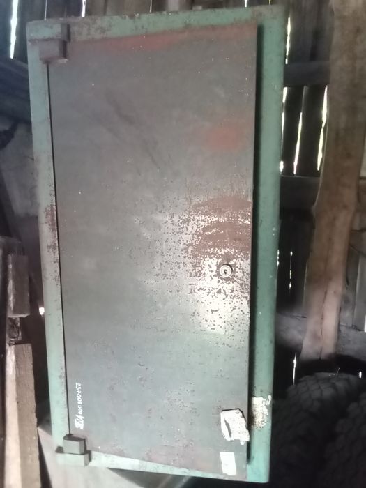 Сейф металический