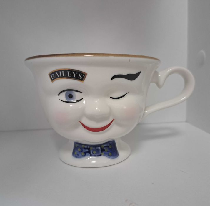 Ретро Бейлис чашки за кафе-момче и момиче