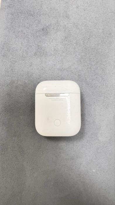Продам airpods первого поколения