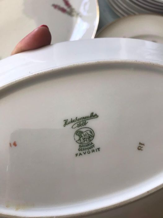 Порцеланов сервиз за хранене