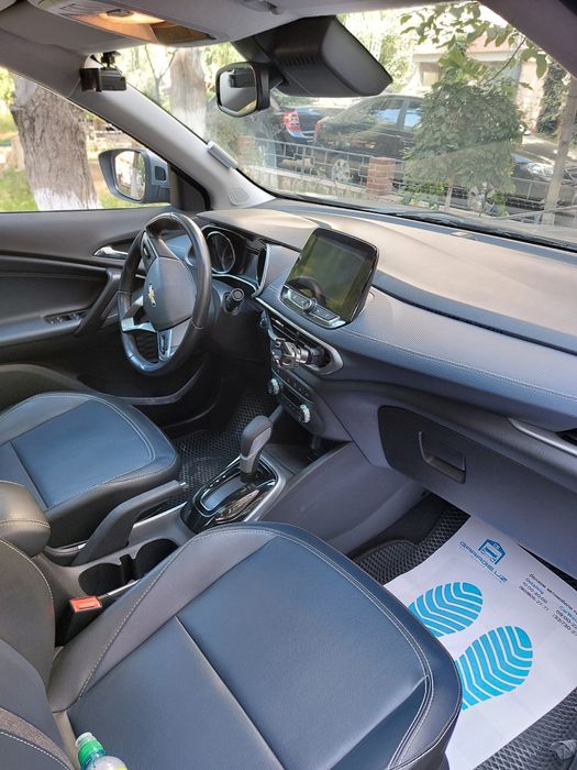 Продам Tracker Premier