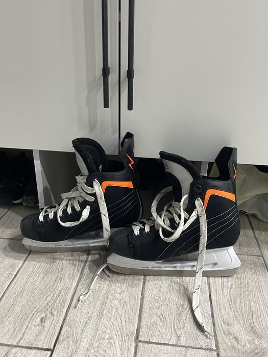 Коньки хорошим сост