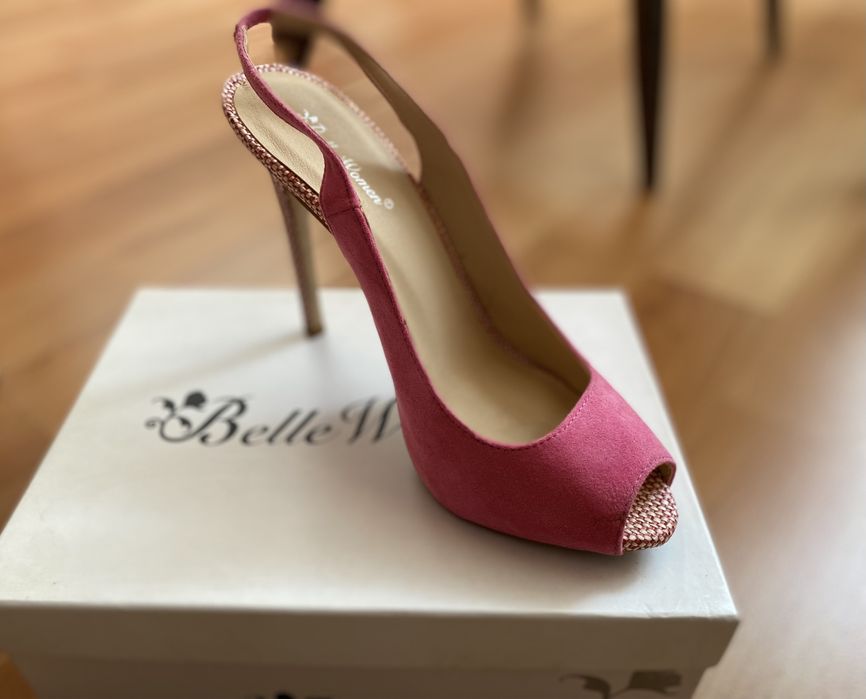 Дамски обувки: Летни сандали с ток и затворени обувки с ток