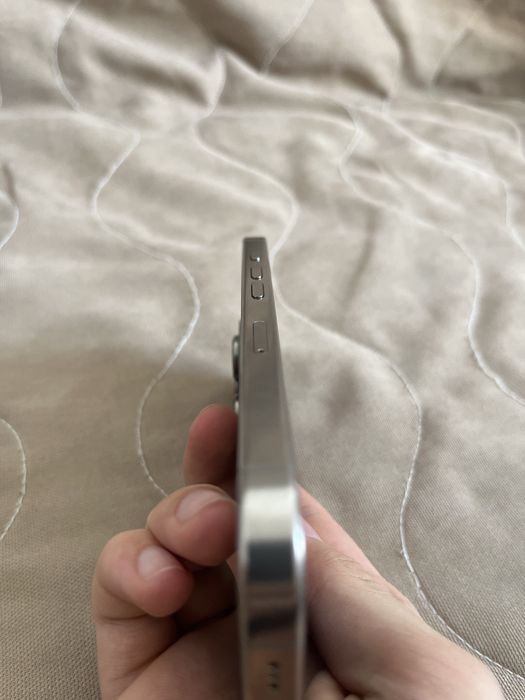 Apple iPhone 16 Pro - Natural Titanium