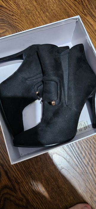 Замшевые женские сапоги Suzanna