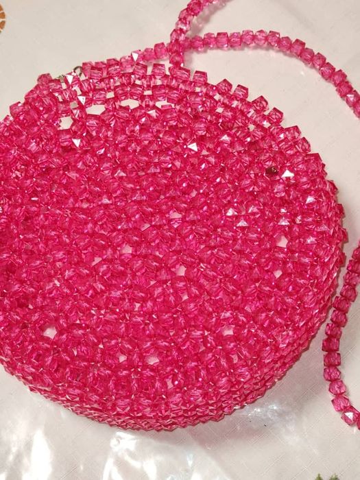 Продаётся  сумочки из  жемчуга и акриловых бусины