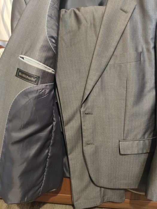 Продается новый костюм