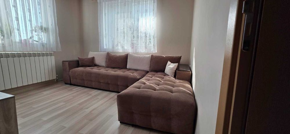 Продавам ъглов диван ползван съвсем малко . В отлично съатояние