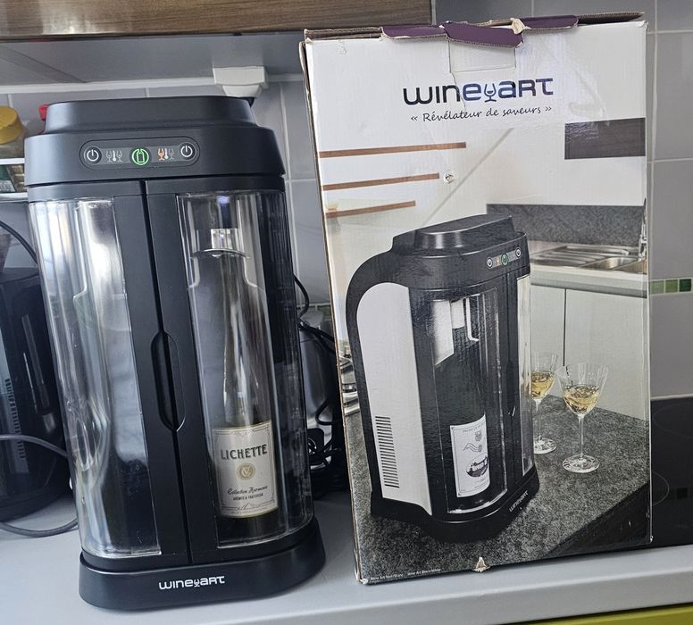 Продавам електрически аератор за вино WINE ART
