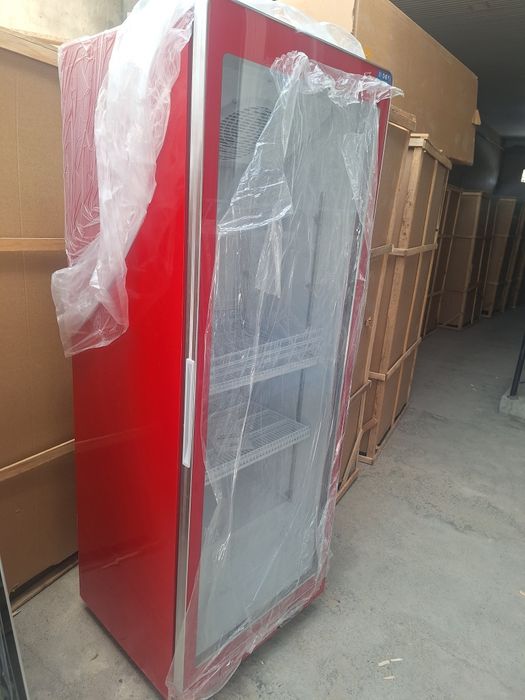 Новые фирменные витринные холодильники  DEVI  750.