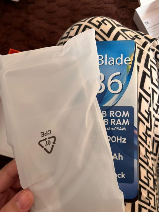 Продам новый телефон.