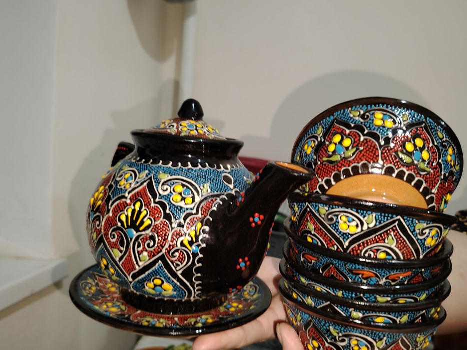 Idish nabor sotamiz xohlagancha bor sopol idish.