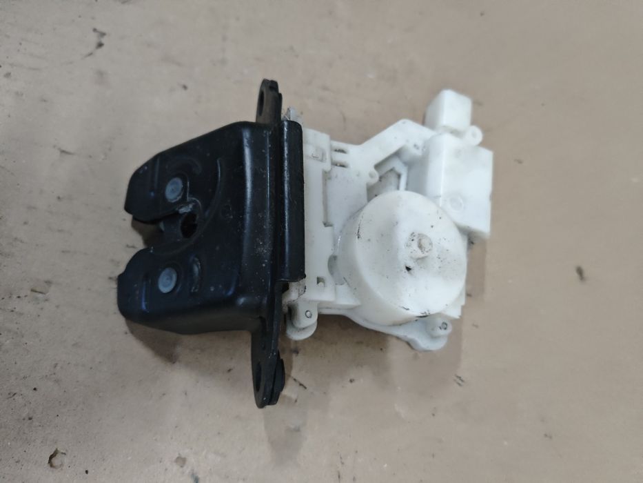 Брава за заден капак за Nissan Qashqai J11