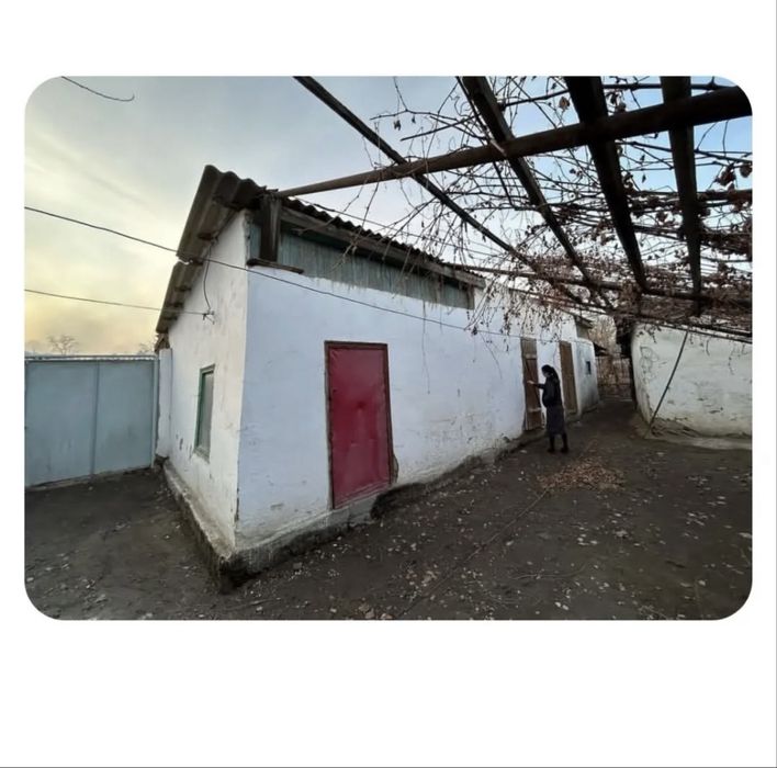 Продам дом в общем дворе.