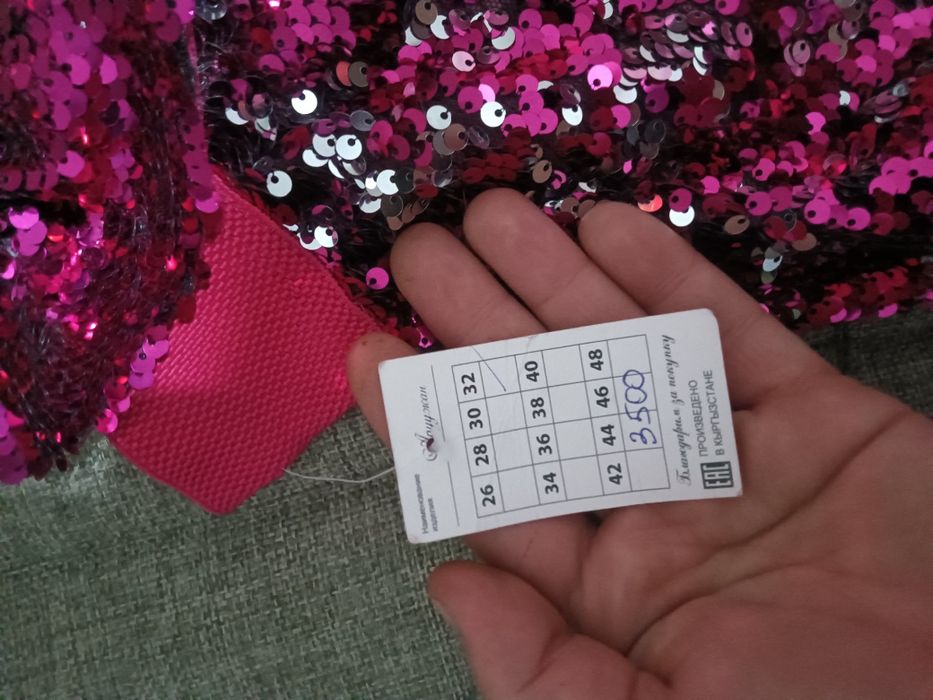Продам, нарядные платья на девочьку