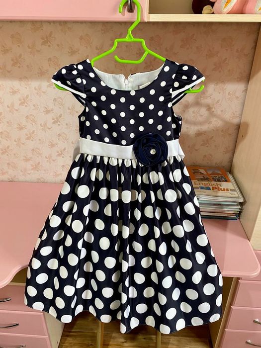 Продам нарядные платья