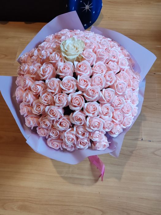 Buchete și aranjamente de trandafiri de sapun