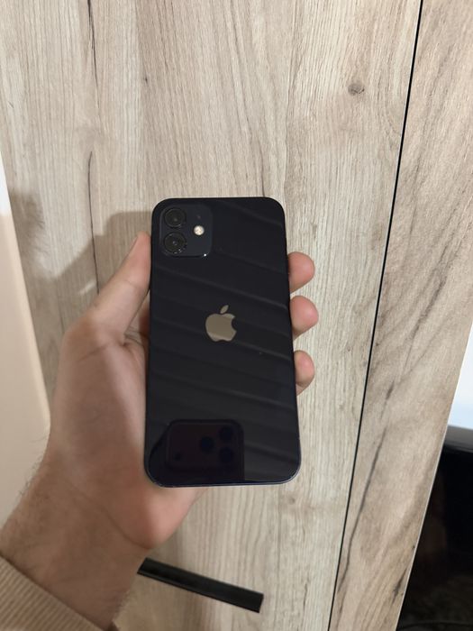 Vand iPhone 12 negru 64 GB liber retea