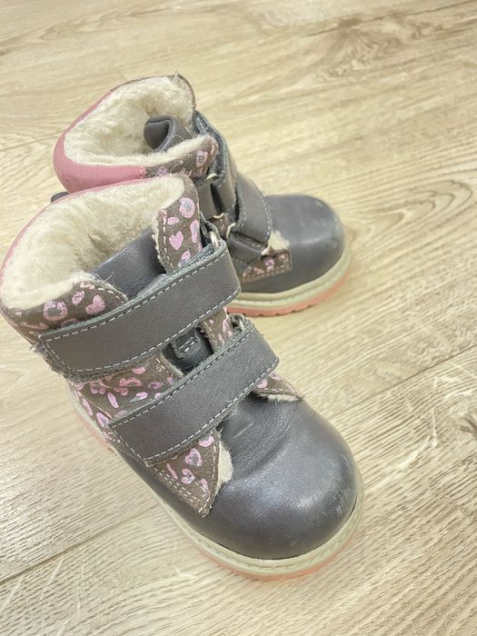 Продам обувь на девочку