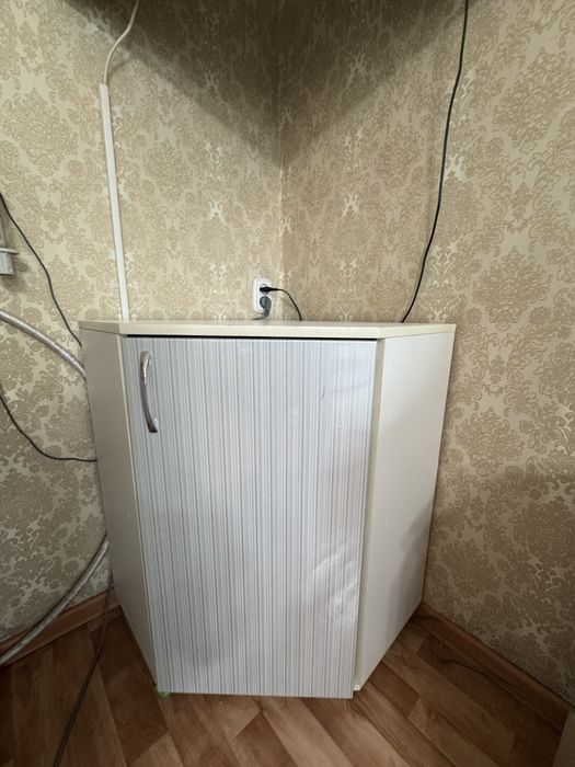 Продаю шкаф (угловой)