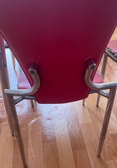 Кухонный стол и стулья