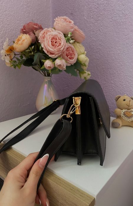 Черна дамска чанта от еко кожа