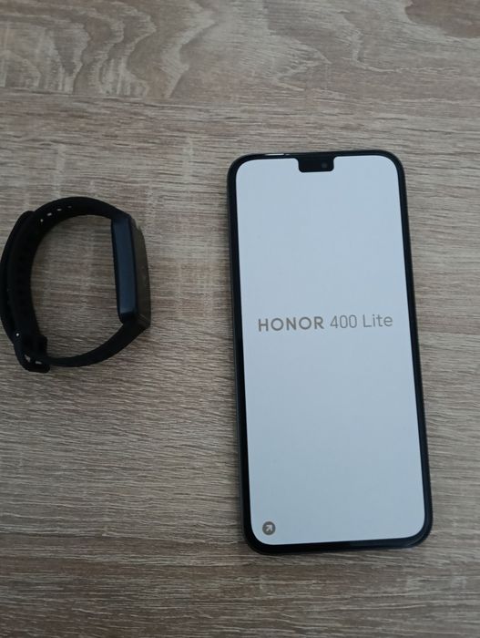 Vând telefon Honor 400 Lite și smartwatch Huawei noi.