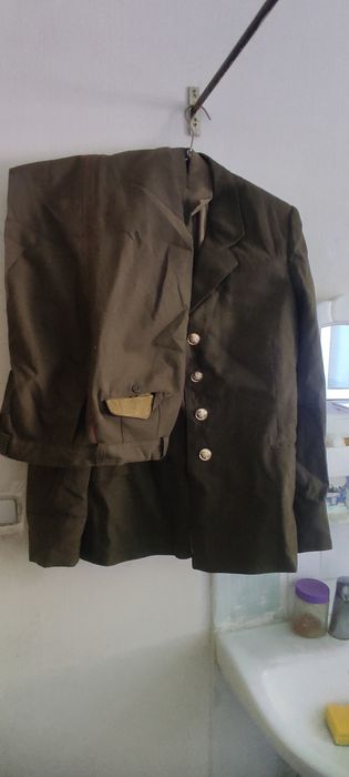 Китель и брюки офицерские цвета хаки