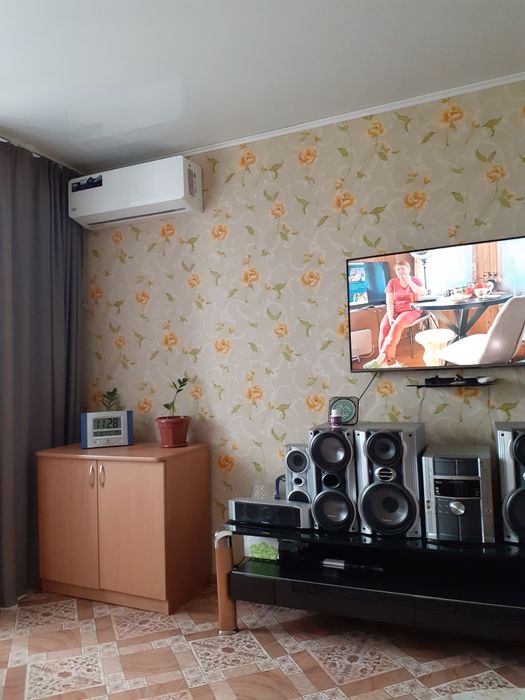 Продам двухкомнатную.