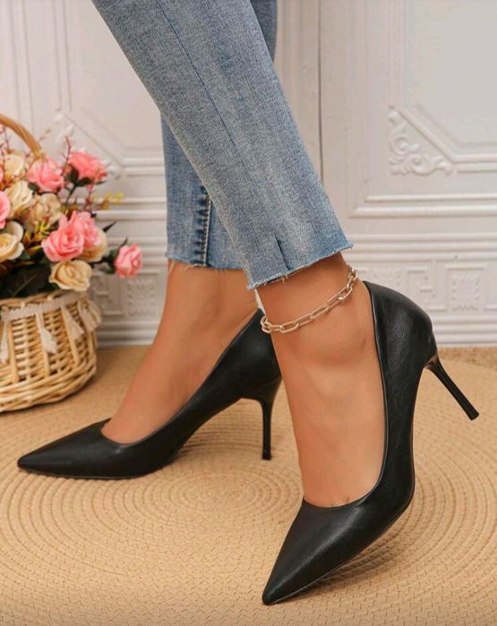 Два чифта нови дамски обувки на ток номер 34