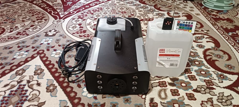 Продам дым машину fog machine A-1500. (Новая)