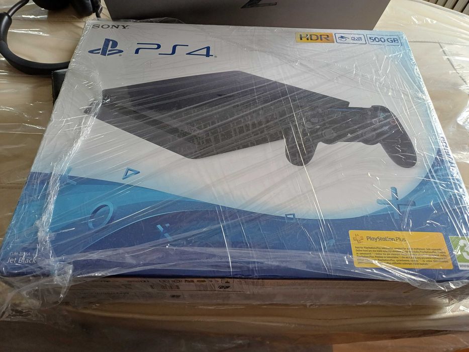 PS4 Slim cu SSD cutie si jocuri stare foarte buna