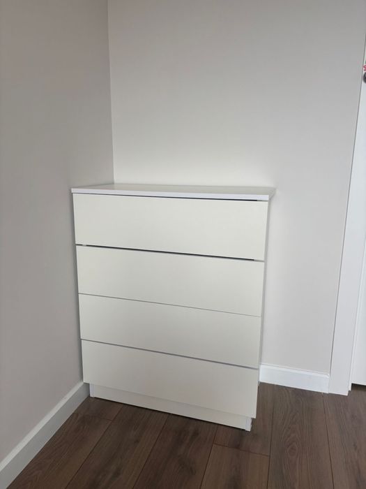 Продам комод белый            .