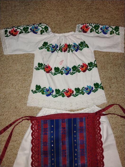 Costum popular tradițional fetite