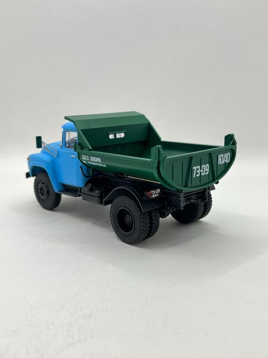 Модель ЗИЛ-130-ММЗ-555 Масштаб 1/35