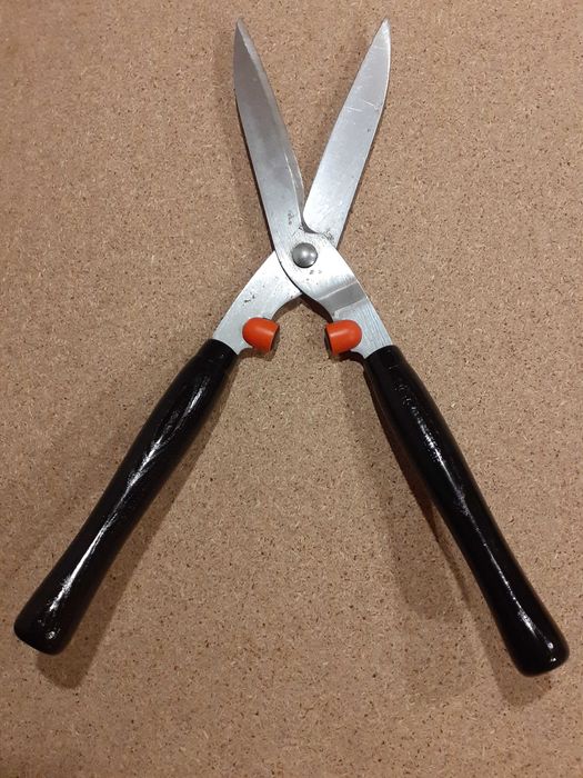Ножницы садовые - продам.