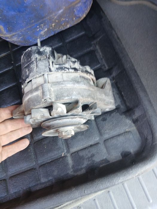 Vând alternator Românesc U650.